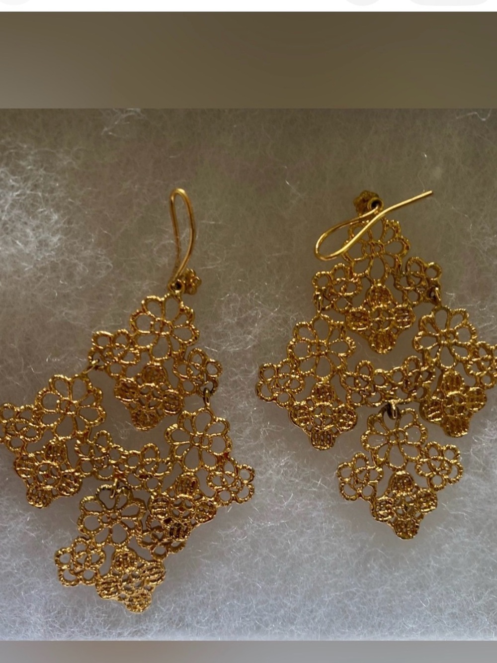 Stella & Dot Gold Floral Filigree Dangle Earrings - Picture 3 of 3